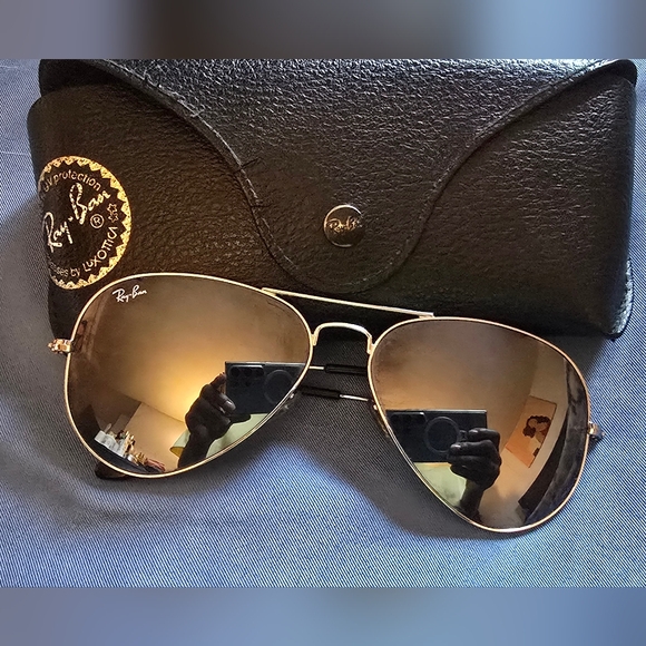 Ray-Ban Mirrored Aviator Sunglasses with Black Case - Picture 1 of 2